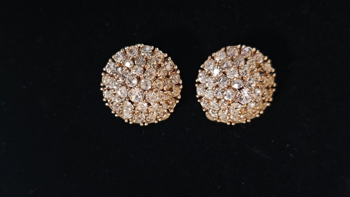 Signed CINER Vintage Gold-Tone Crystal Pavé Dome Clip-On Earrings — 1960s Glamour, All-Over Rhinestone Bombe Style view 3